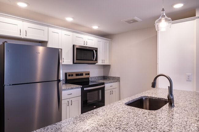 2BR, 2BA - 1250SF - Kitchen