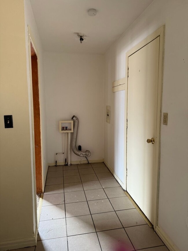 Photo - 1 Bedroom, 1 Bathroom House with Detached Garage