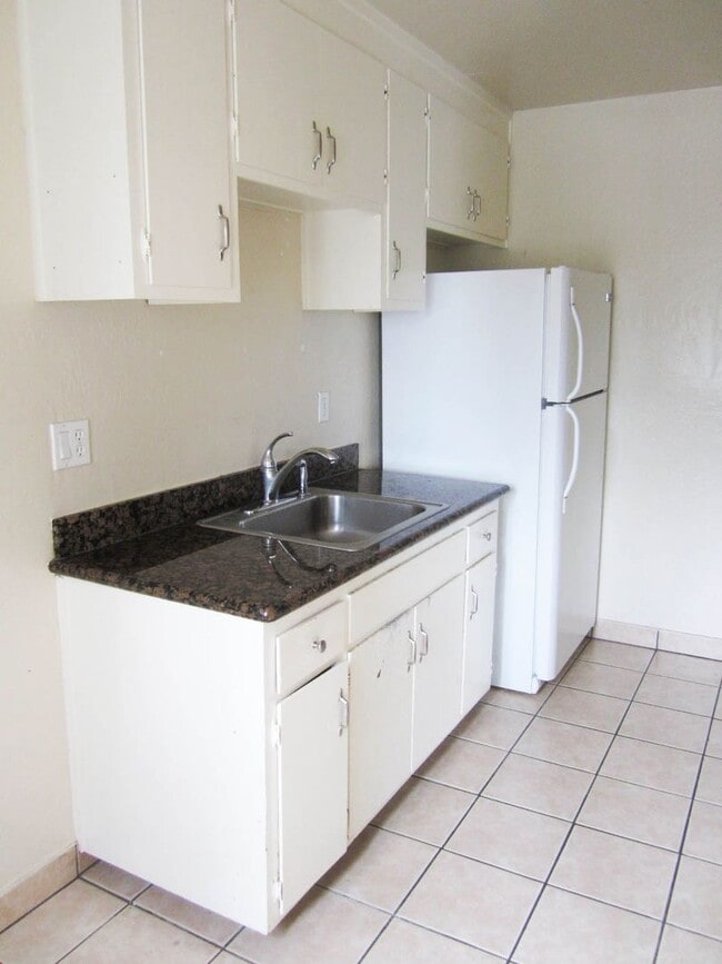 Photo - LEWIS 446/448 Unit 446