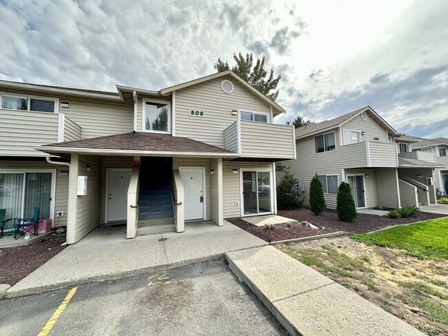 Building Photo - 808 Juniper Ave Unit 3