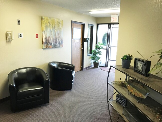 Photo - Courtyard Apartments