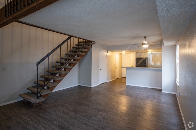 1BR, 1.5BA - 890SF
