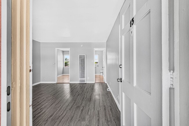 Photo - 445 W 15th St Unidad 15