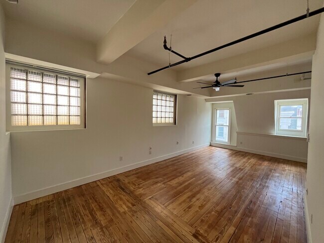 Photo - 111 W Main St Unidad 301