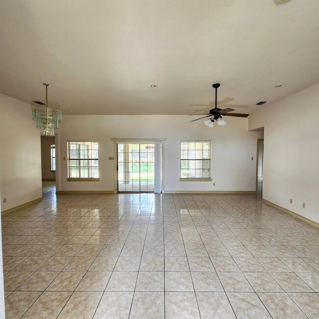 Building Photo - 8505 Ficus Cir Rental