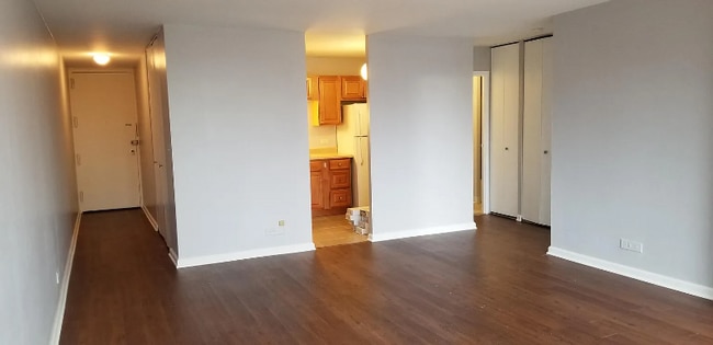 Building Photo - 1636 N Wells St Rental