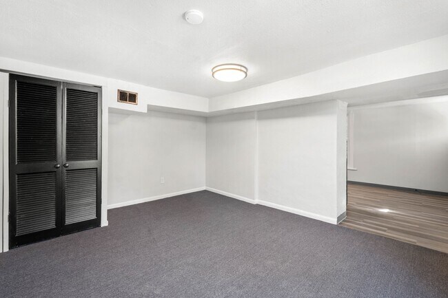 Photo - 133 Glenmore Ave Unidad Rear