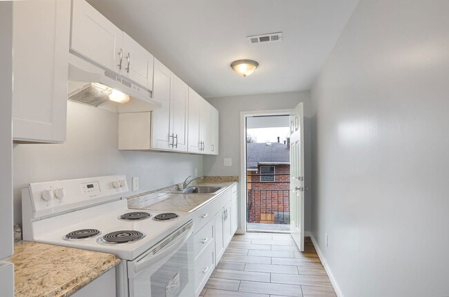 Building Photo - 615 Oliver St NW Unit 3