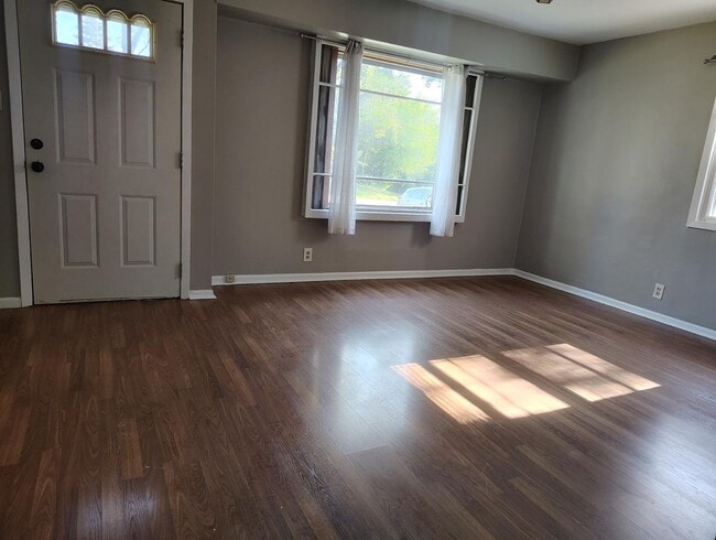 Photo - Single Family 4 Bed/2 Bath House for Rent!!