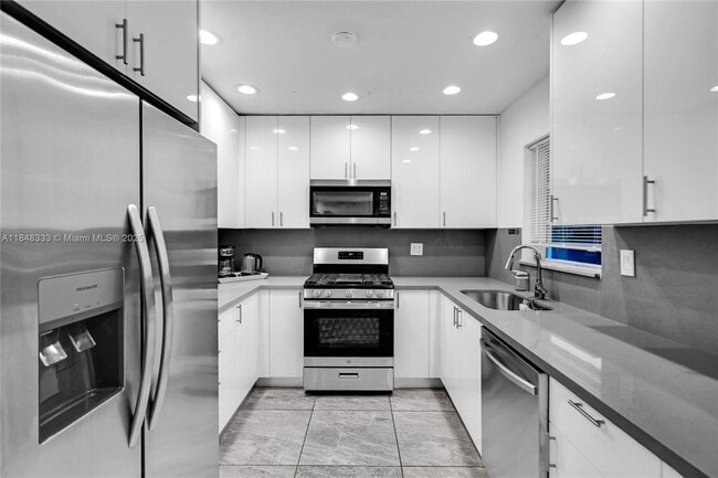 Building Photo - 1165 SW 4th Ter Rental