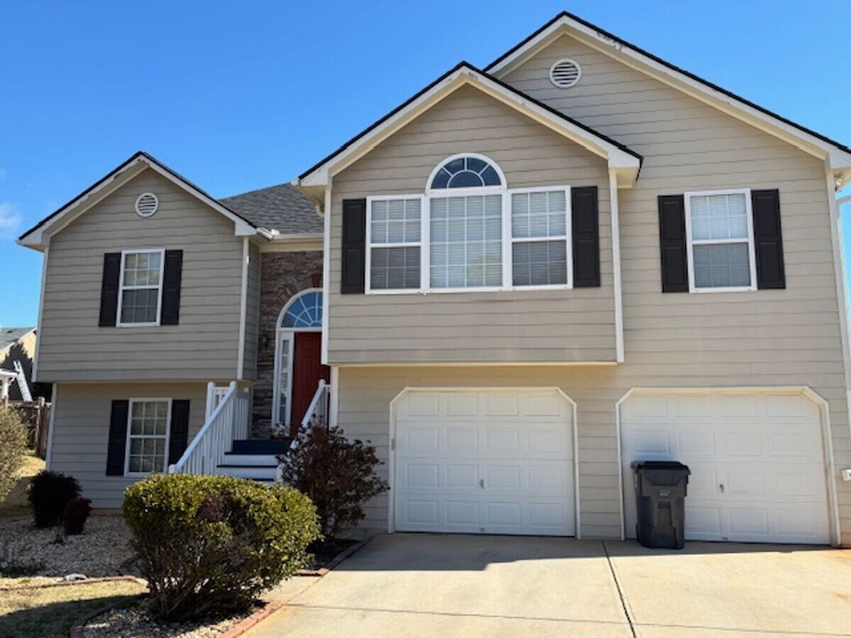 A must see! 5+ bedroom, 3 full bath, split foyer, on a cul-de-sac - A must see! 5+ bedroom, 3 full bath, split foyer, on a cul-de-sac