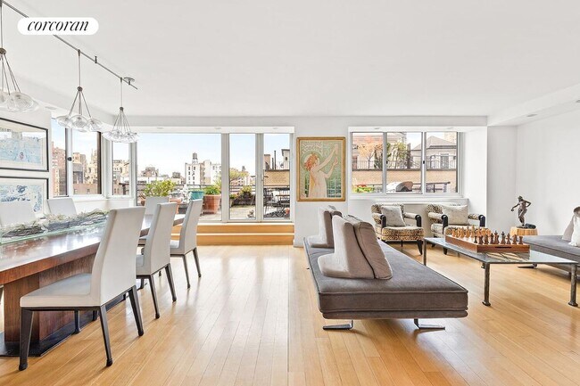 Photo - 45 W 67th St