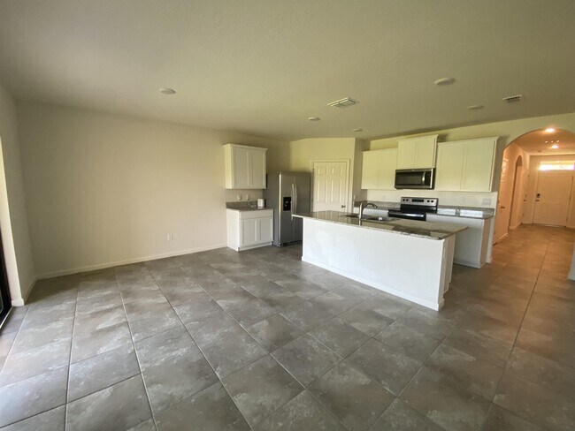 Photo - 510 Old Country Rd S E