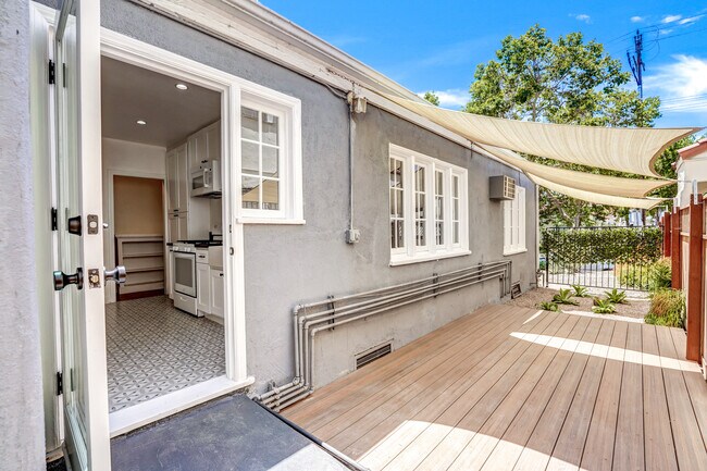 Photo - 826 N Formosa Ave Unidad 1