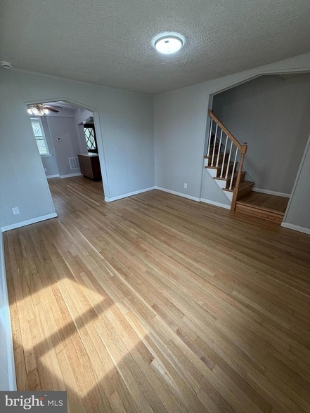 Photo - 229 Endsleigh Ave