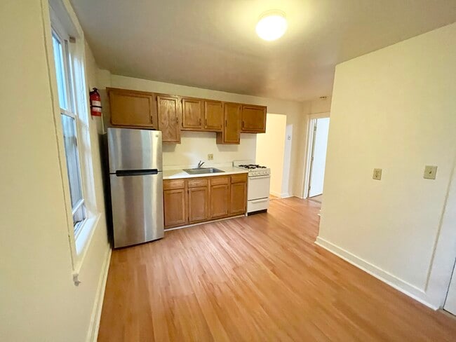 Building Photo - 1570 Tremont St Unit 1t