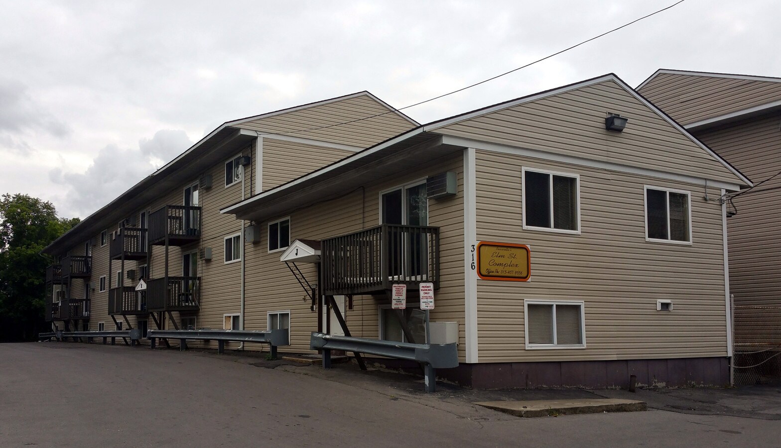 Elm Street Complex - Elm Street Complex Apartments