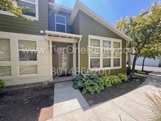 Apply this month and enjoy a $500 move-in ... - Apply this month and enjoy a $500 move-in ... Townhome