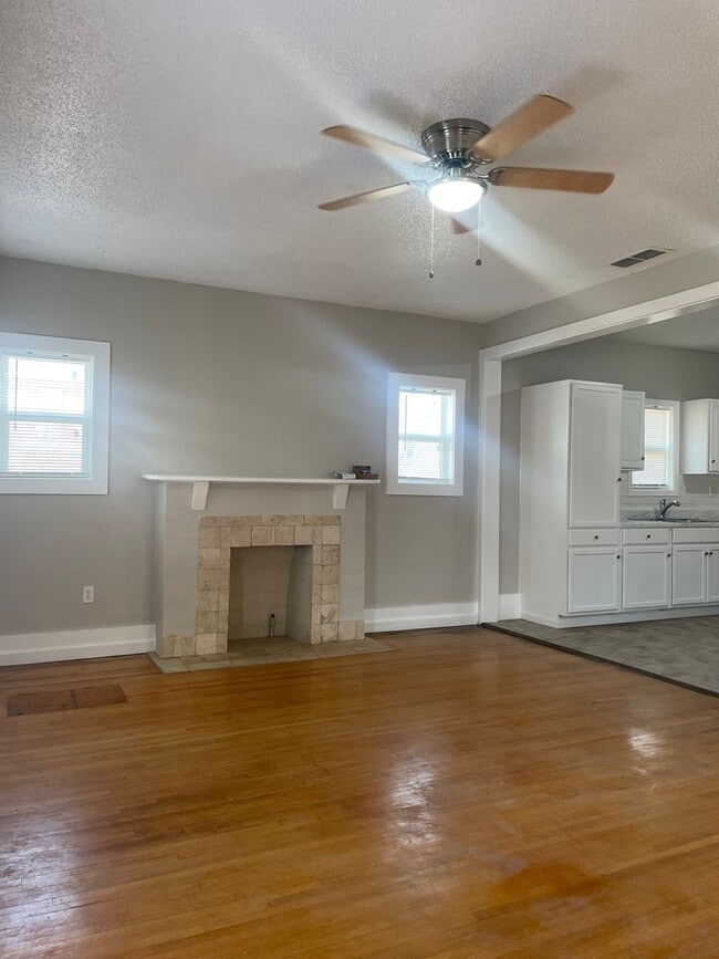 Photo - PRE-LEASING 4-bedroom, 2-bathroom