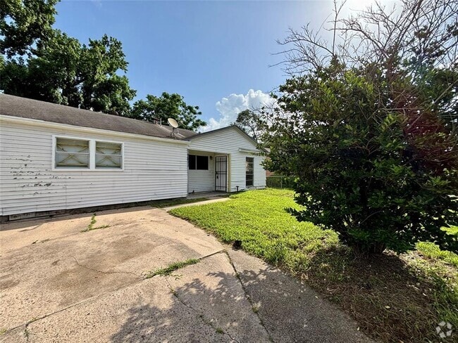 Building Photo - 7211 Orlando St Rental