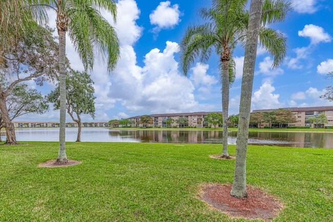 Building Photo - 901 SW 141st Ave Unit 406M