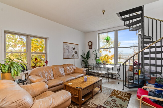 Building Photo - 216 Lake St