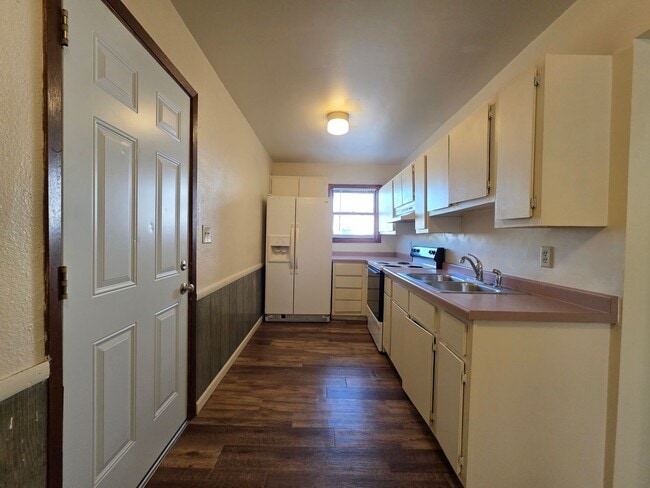 Photo - 1952 Roosevelt Ave