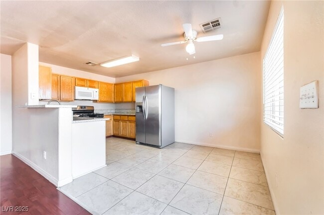 Photo - 4952 Sapphire Light St