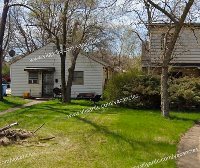 Building Photo - Very spacious 3 Bedroom and 1 Bathroom Home