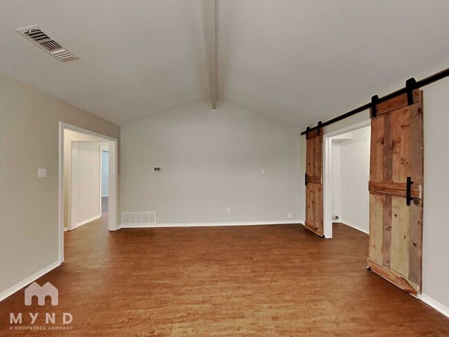 Photo - 461 NW Charlyne Dr