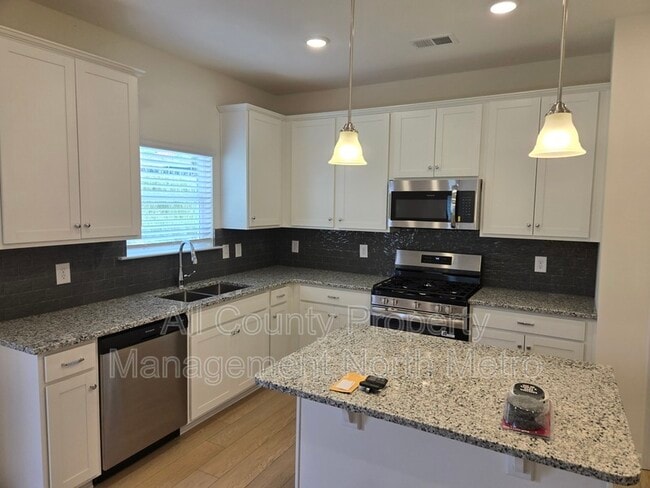 Photo - 142 Hadley Wy