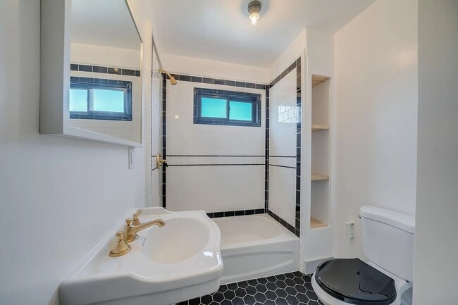 Photo - 6012 York Blvd Unit 6008 1/2 York Blvd