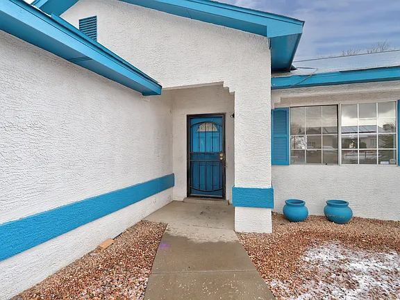 Photo - "Spacious 4-Bedroom Gem on Quartz Dr – Your Ideal Albuquerque Retreat!"