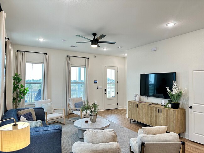 Photo - 2503 103rd St