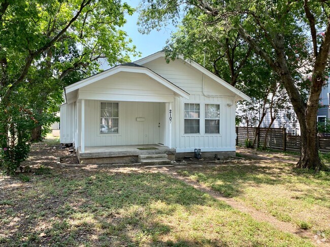 Building Photo - East Austin charmer! Rental