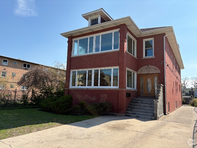 Building Photo - 7812 S South Shore Dr Rental
