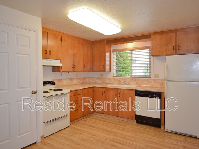 Photo - 146 W 1000 N