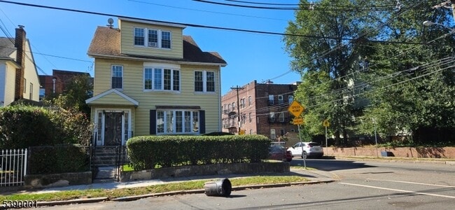 Building Photo - 264 Pomona Ave Unit 3