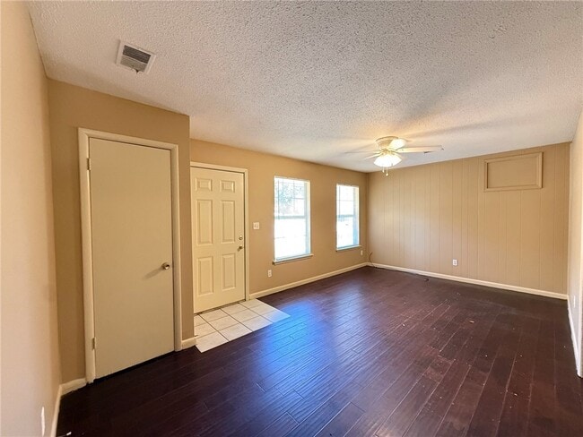 Photo - 2208 Sycamore Pl