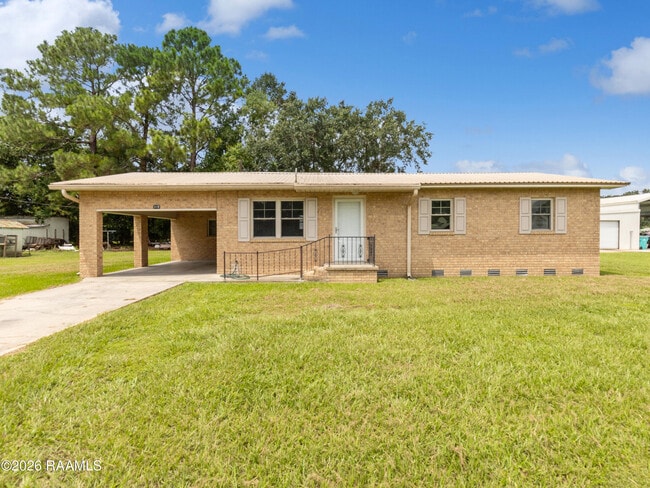 Building Photo - 319 W Railroad Ave