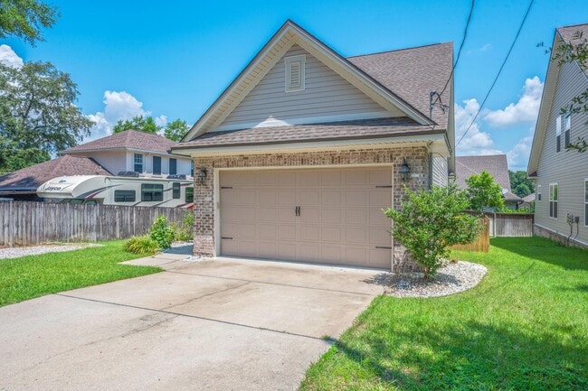 Photo - 401 King St