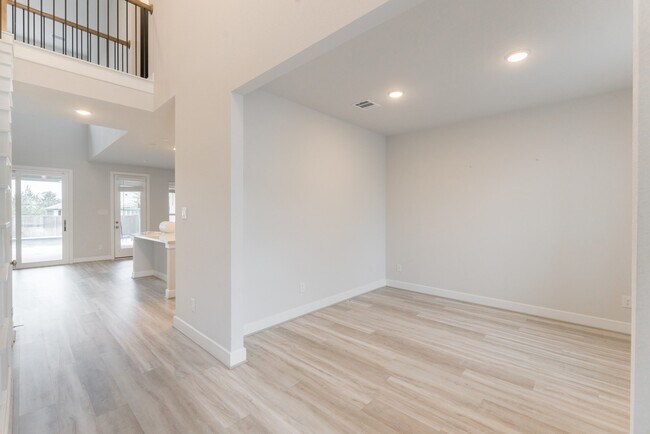 Photo - 146 Renodes Garden Ln