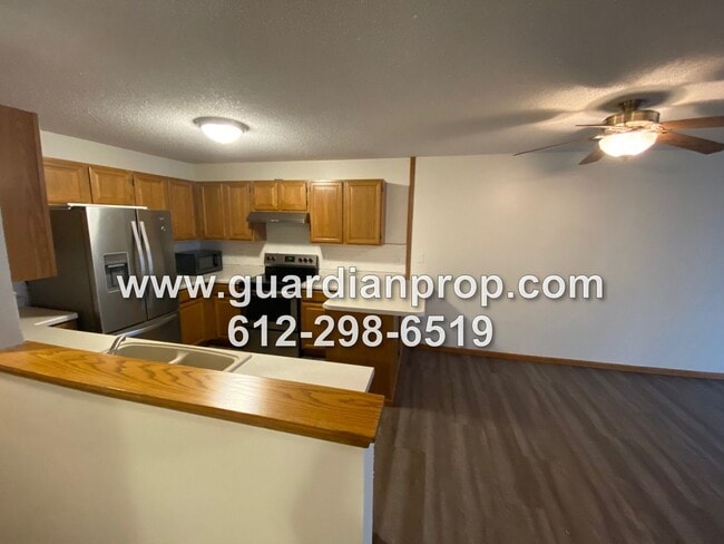 Photo - Top Floor Condo Available May 1st, Open Fl... Unidad 215