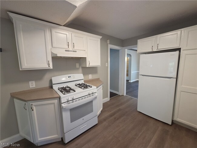 Building Photo - 1405 Villa Dr