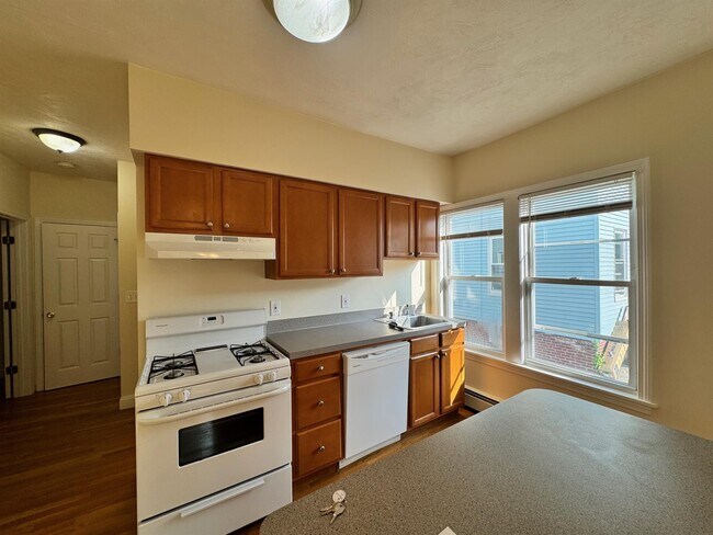 Building Photo - 401 Columbia St Unit 2 Rental