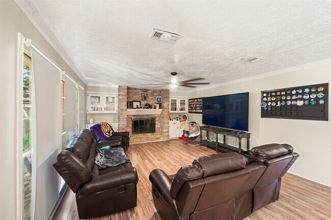 Photo - 715 Marne Ln