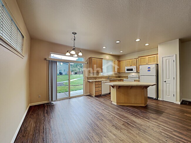 Photo - 1628 NE 10th Pl