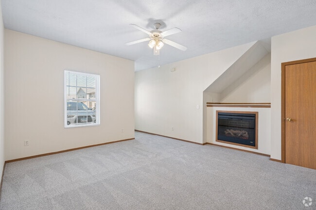 2BR, 1.5BA - 997SF - Living Room