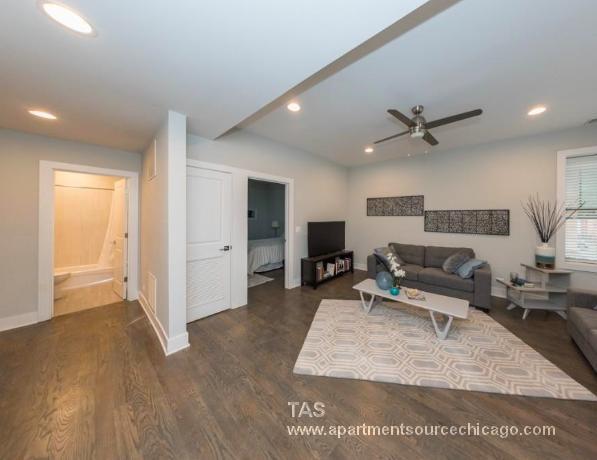 Photo - 2618 N Rockwell St Unit 2F