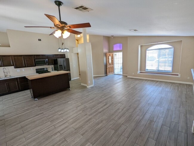 Photo - 4932 Dunvegan Ct